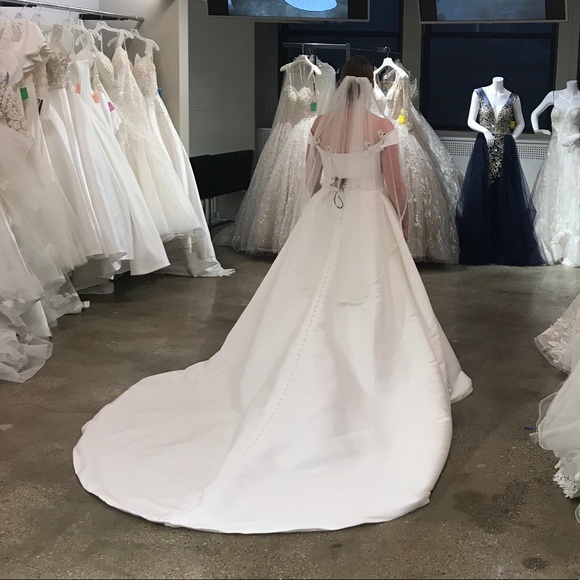 NWT Stella York Ballgown D6865
Size 16 (AUS) - Picture 4 of 4